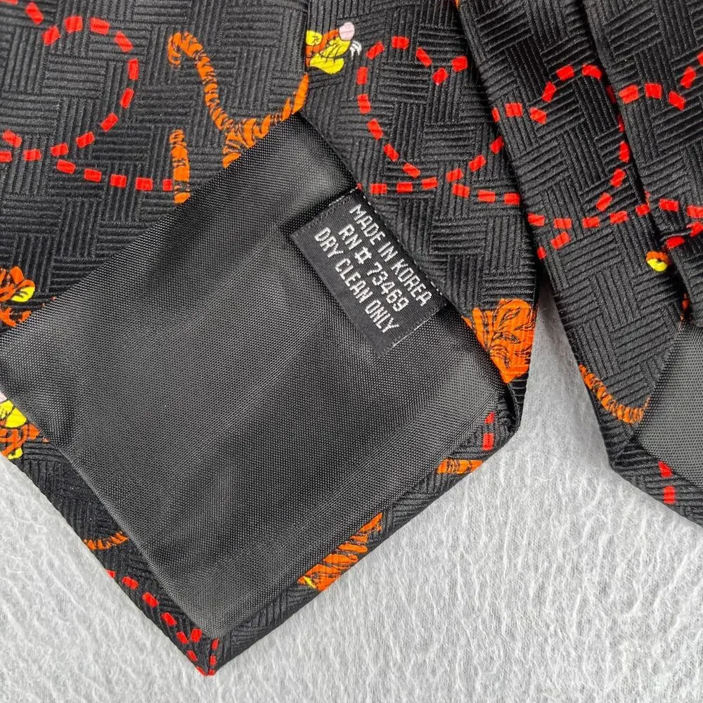 Disney Pooh Tigger Valentines Day Heart Necktie Tie